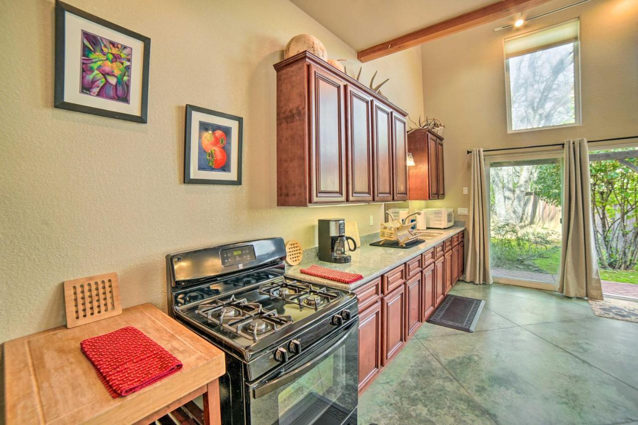 Hilltop Loft Ukiah Vacation Rental! Exterior photo