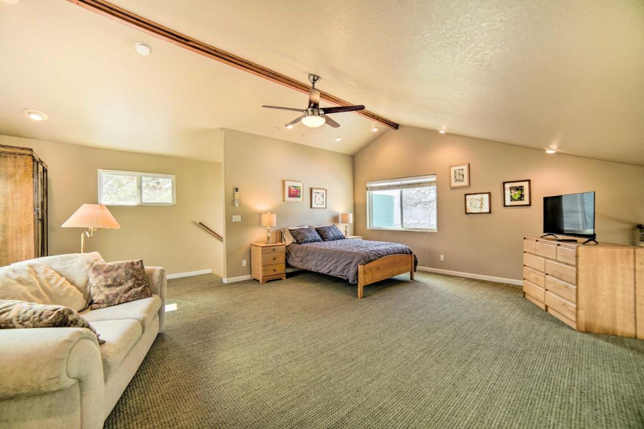 Hilltop Loft Ukiah Vacation Rental! Exterior photo